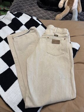 Wrangler Light Beige High-Rise Straight Jeans